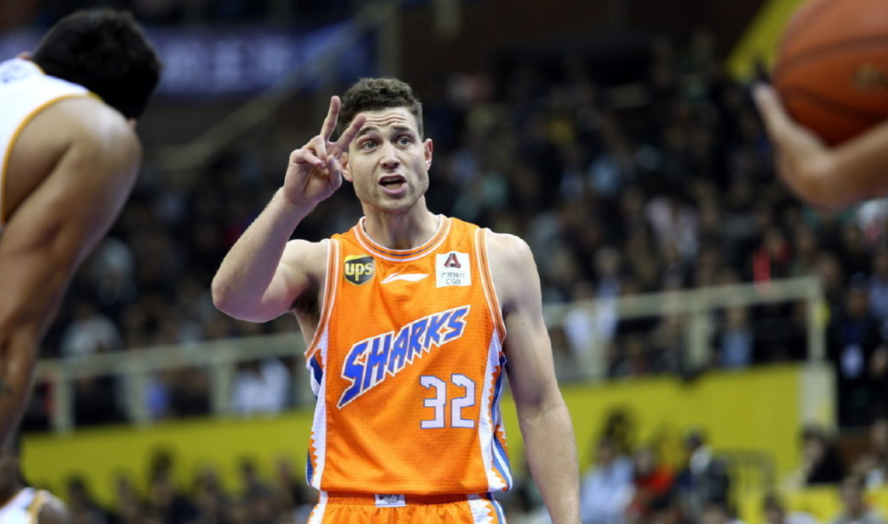 赛后CBA常规赛焦点战，芝加哥公牛绝杀压哨，球迷炸锅，医务组通报恢复(cba绝杀后球迷痛哭)