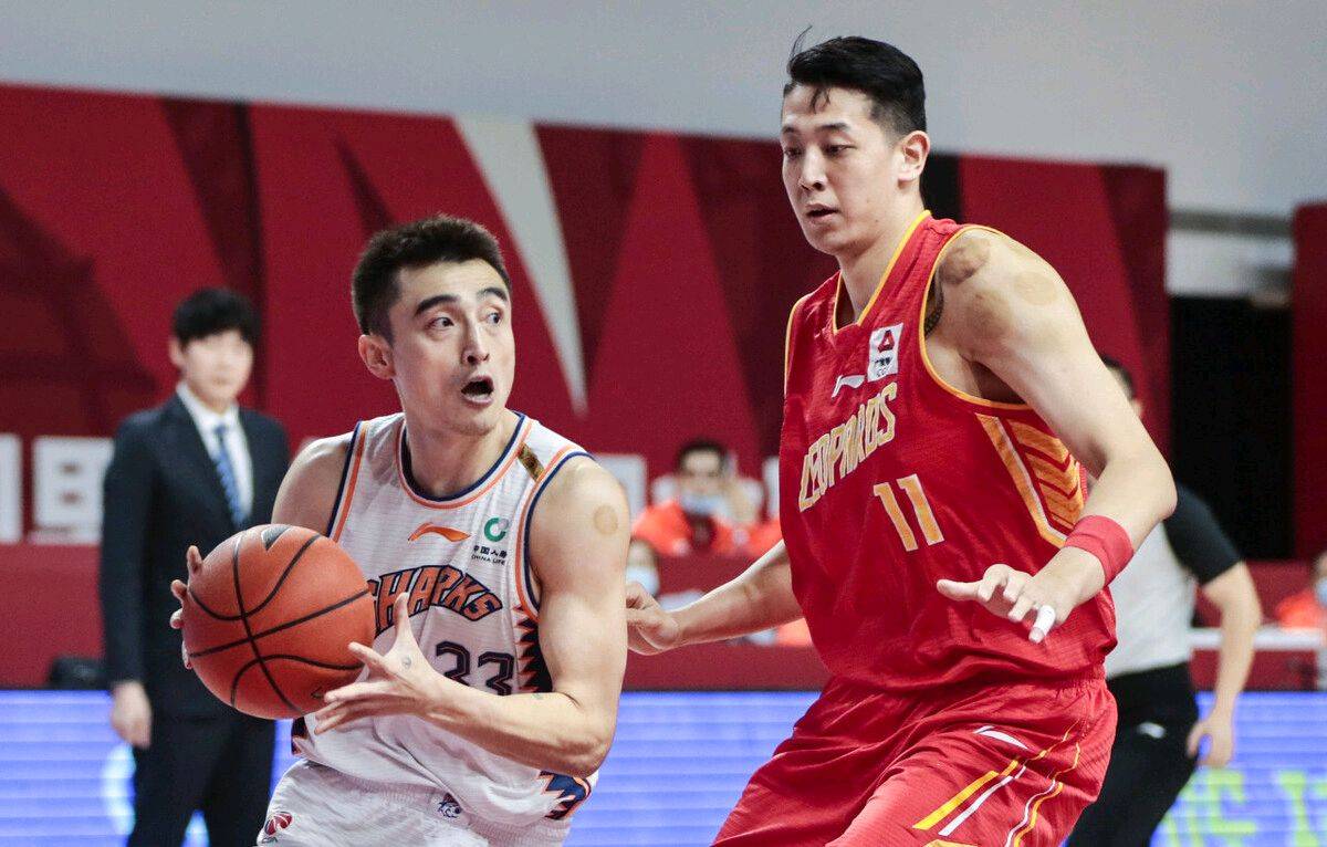 赛后CBA常规赛焦点战，芝加哥公牛绝杀压哨，球迷炸锅，医务组通报恢复(cba绝杀后球迷痛哭)