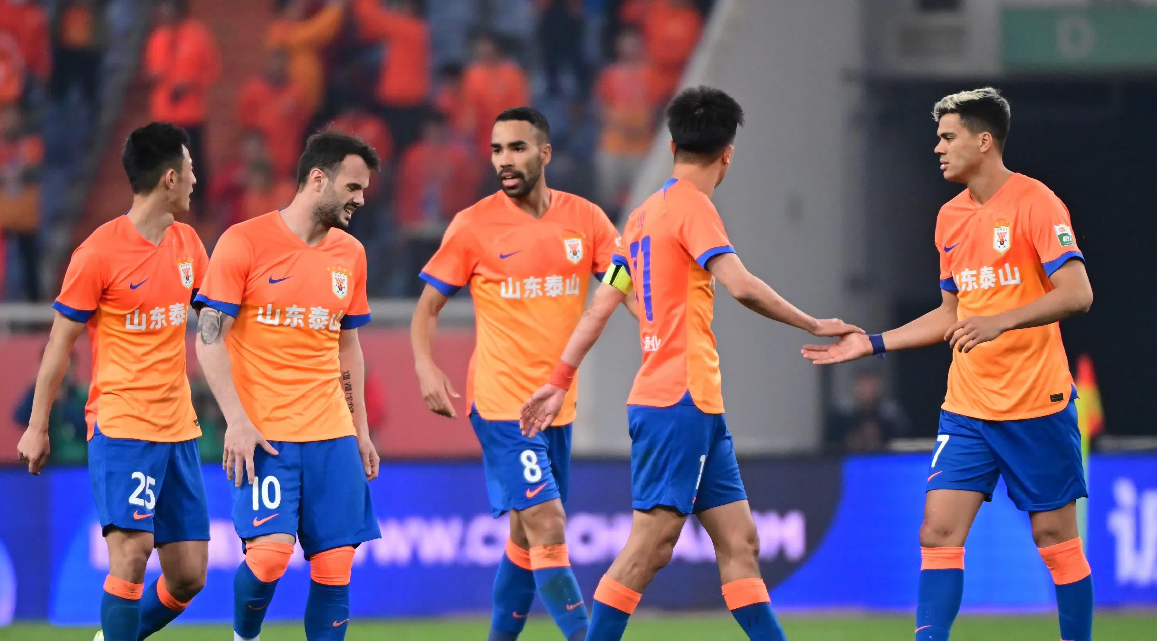 转会期社区盾焦点战，山东泰山官宣签约，震撼外界，轮换策略成焦点 