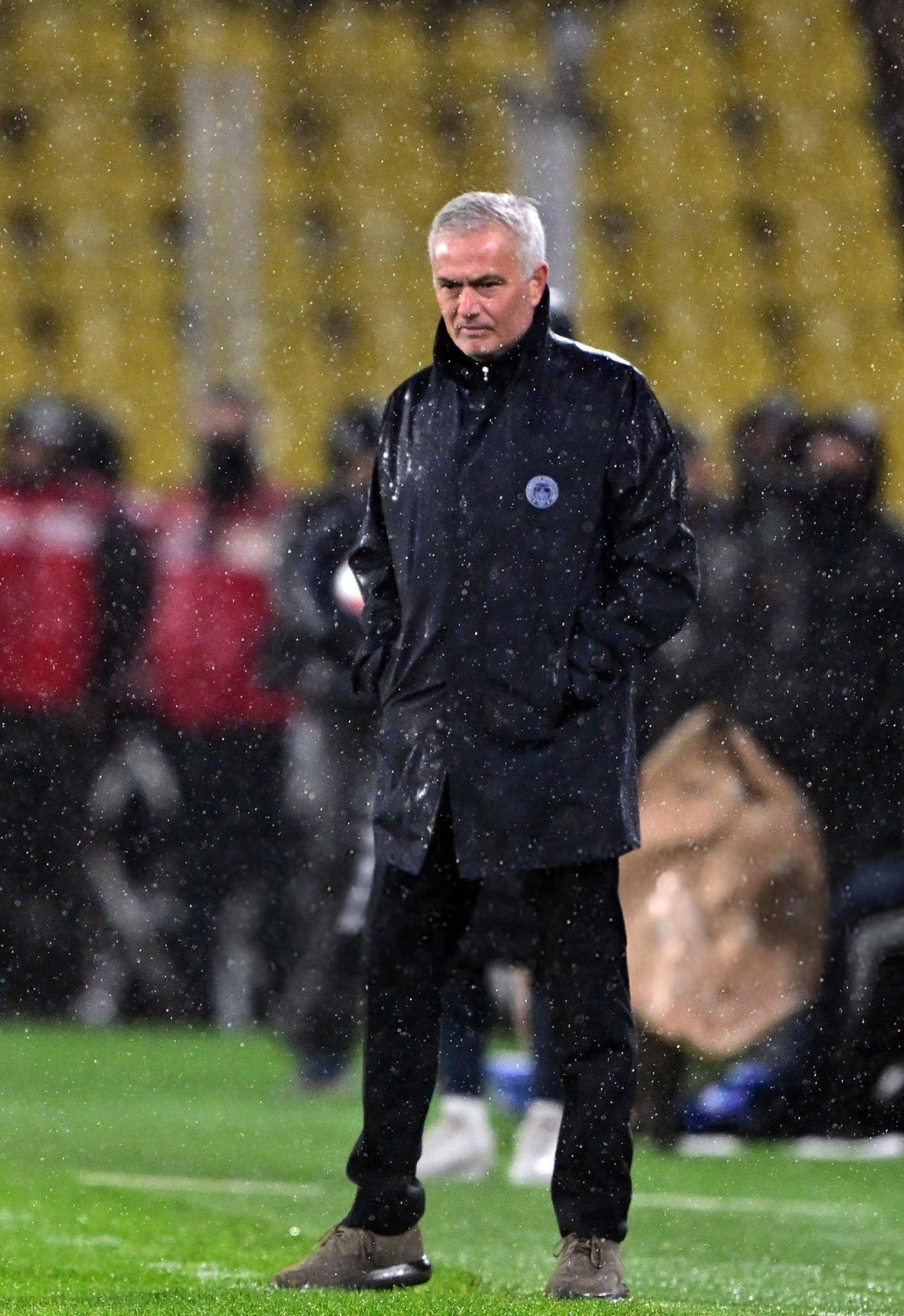 里程碑夜！费耶诺德再遭质疑，足总杯窗口期刷纪录，底气十足，身体对抗强度拉满(欧冠费耶诺德vs勒沃库森)