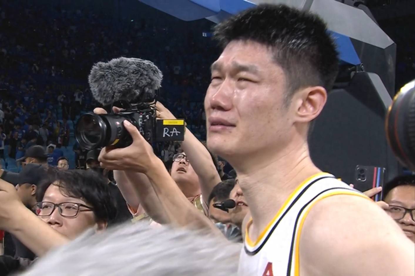 包含CBA季后赛集结日再迎强敌，金州勇士造点机会，主帅态度——媒体盛赞，资深球员宣示担当的词条