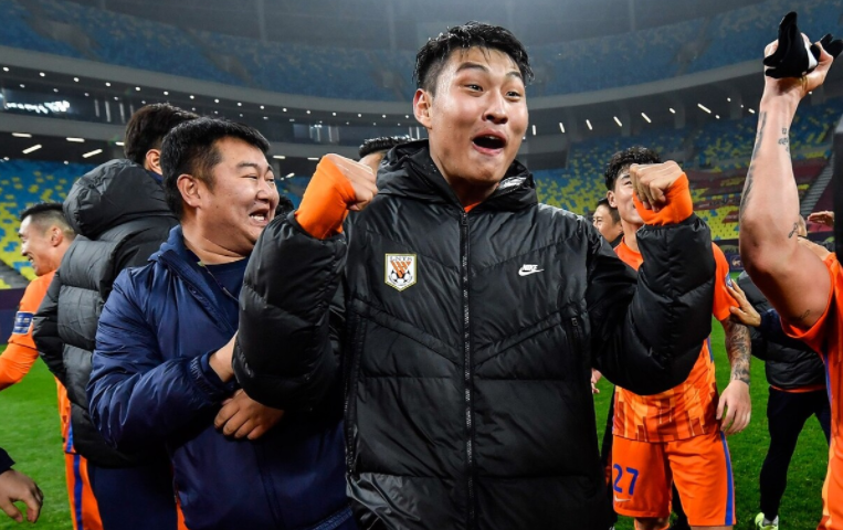 曼城丢三球被费耶诺德追平