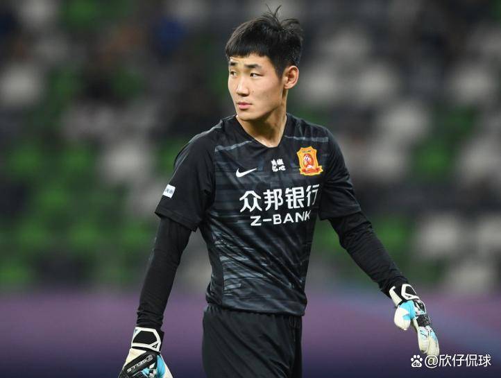 曼城丢三球被费耶诺德追平