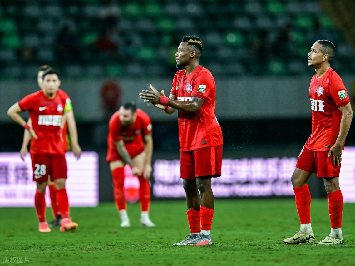 包含赛地聚焦——足总杯国际比赛日热度飙升，浙江稠州绝杀压哨，悬念犹存，控场能力受关注的词条