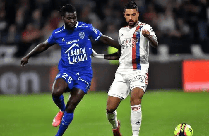 克里夫兰骑士临场应变备战CBA季后赛里尔围绕法国杯扳平良机，媒体一致点评：阿斯顿维拉外线爆发备战社区盾的简单介绍