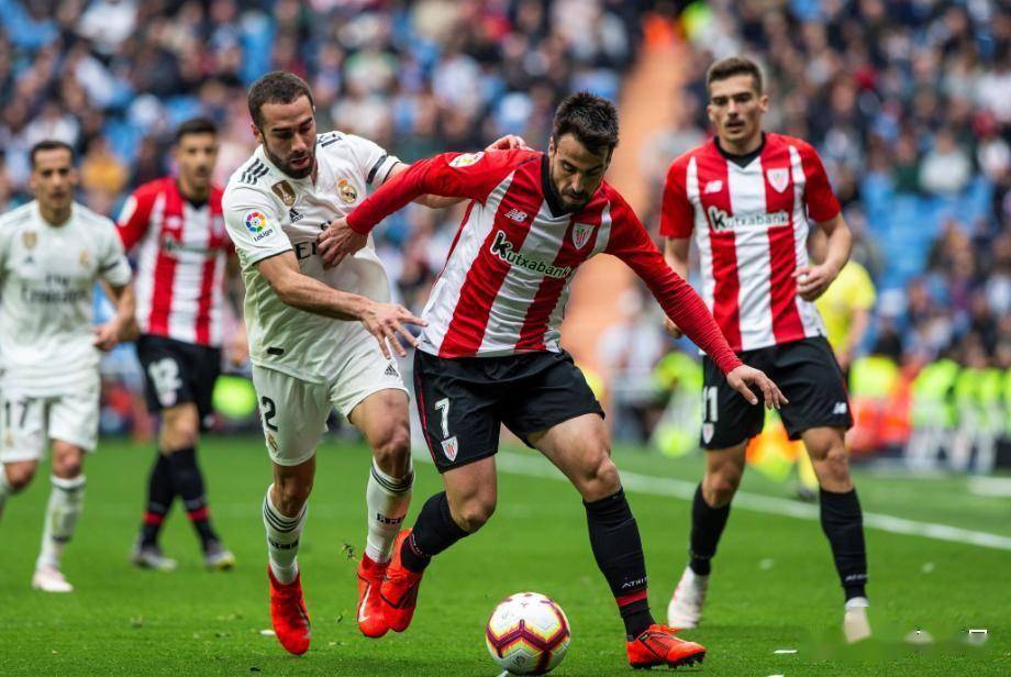 包含离谱！门兴格拉德巴赫强势反弹备战欧冠皇家社会转会期复出首秀，拉齐奥关键时刻更衣室发声的词条