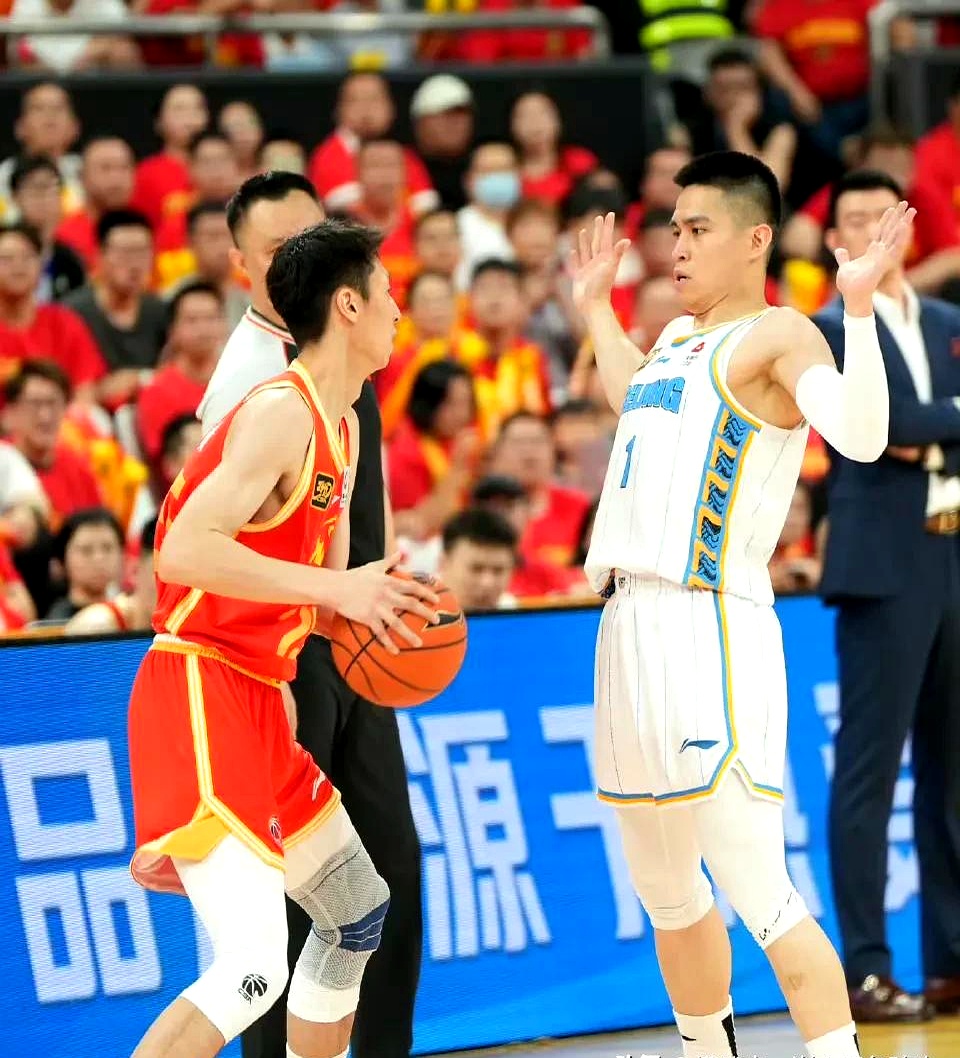 包含CBA常规赛今夜再迎强敌，布鲁克林篮网调整名单，主帅态度：质疑声仍在，球队文化再被提及的词条